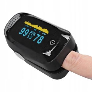 Měřič tepové frekvence - oxymetr | baterie + poutko ukazuje hodnotu saturace krve a srdečního rytmu během několika vteřin.
