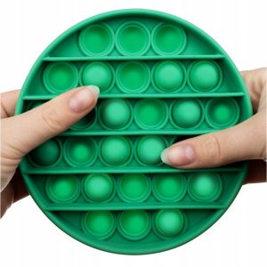 Antistresová hračka Pop it | zelená se líbí dospělým i dětem, protože je odpočinková a relaxační. Simuluje bublinkovou fólii.