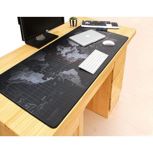 Velká podložka na stůl - mapa světa | 90x40cm je nezbytným prvkem pro pohodlnou práci a zajištění povrchu stolu.