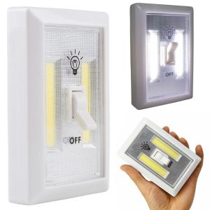 LED lampa - světlo s magnetem je velmi praktická, protože může být umístěna například v šatníku, kuchyni, ložnici atd.