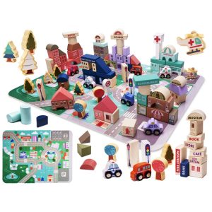 Dřevěné vzdělávací kostky s puzzle podložkou - město | 135ks potěší detaily, barevná vozidla a budovy upoutají pozornost každého dítěte.