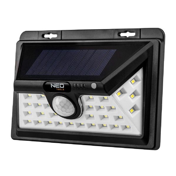 Solární lampa se senzorem pohybu LED 350lm NEO | 99-088 je vybaveno pohybovým senzorem s dosahem až 5 m a úhlem záběru až 120 stupňů.