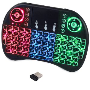 Mini bezdrátová klávesnice TV LED - podsvícená je kompatibilní s většinou zařízení např. stolní počítač, notebook, TV, herní konzole.