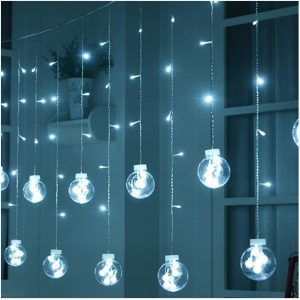 Vánoční osvětlení - světelný závěs 108 LED | studená bílá - vytvoří jedinečnou dekoraci každého interiéru a dokonce i zahrady.