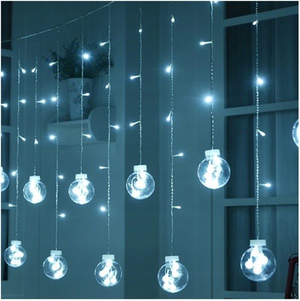 Vánoční osvětlení - světelný závěs 108 LED | studená bílá - vytvoří jedinečnou dekoraci každého interiéru a dokonce i zahrady.