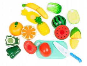 Dětské ovoce a zelenina na krájení + nůž a deska - sada obsahuje až 8 produktů, nůž a desku. Ideální pro děti k učení se názvům ovoce a zeleniny.