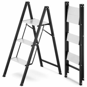 Skládací žebřík, 3-stupňový | HIGHER s nosností 150 kg nabízí lehkou a kompaktní konstrukci, ideální pro každodenní použití v domácnosti.